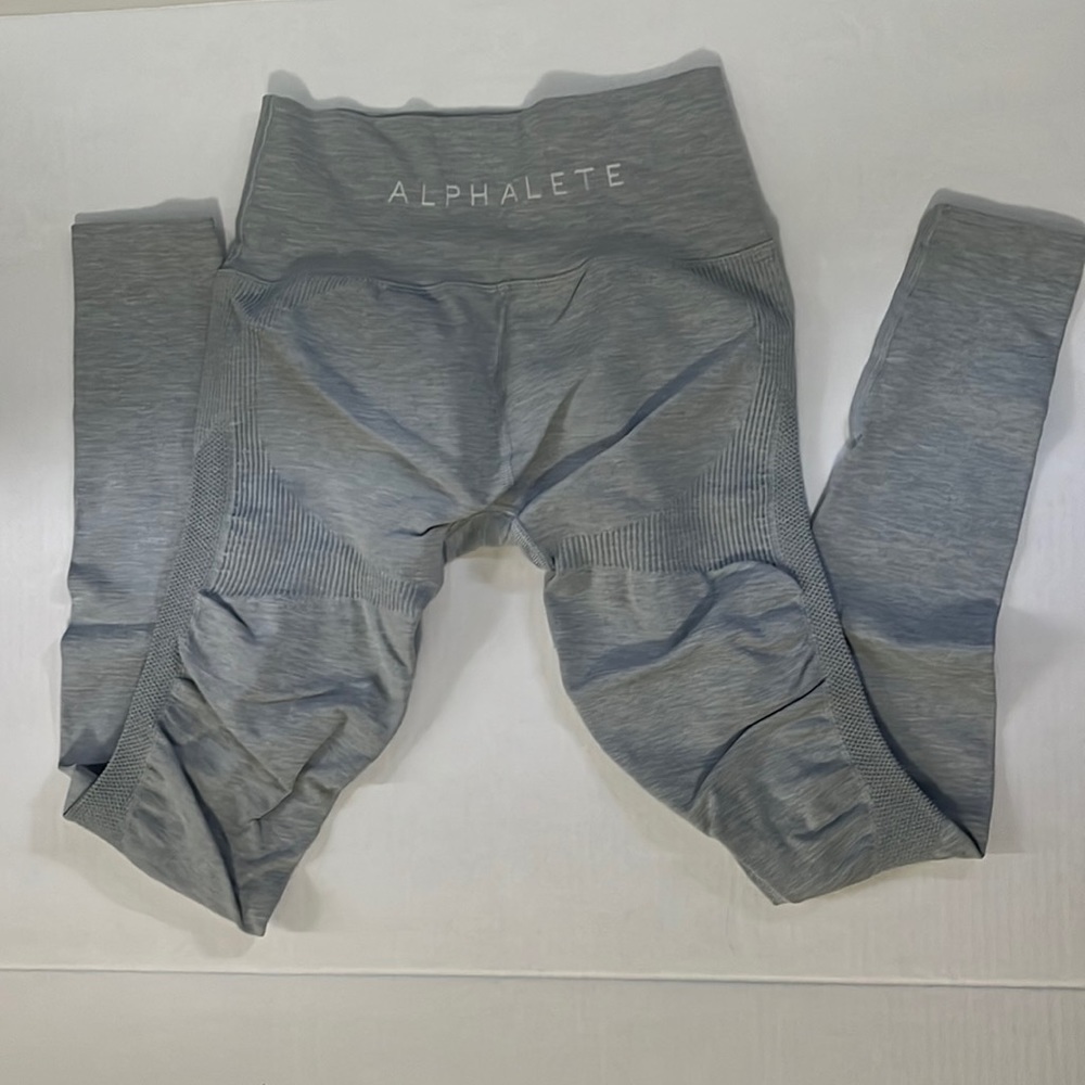 Alphalete aero leggings, gray size medium